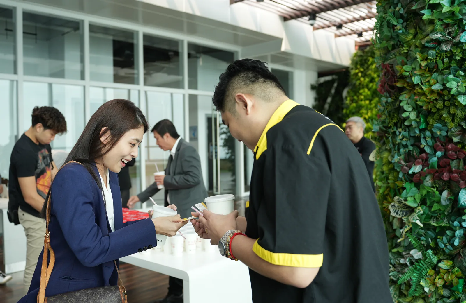 Coffee and conversation between sessions