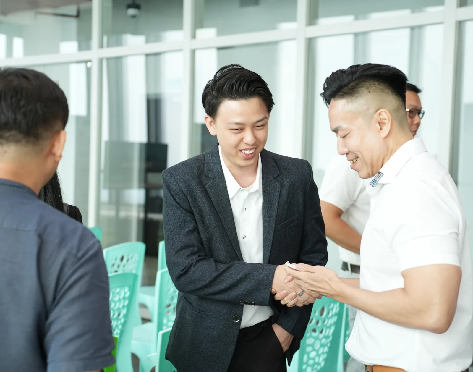 A handshake to close a conversation